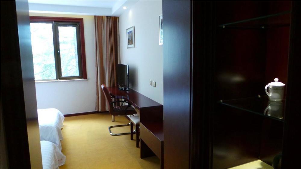 Jinghua Hotel Beijing Exterior photo